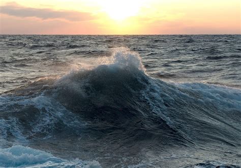 What causes ocean waves? - Woods Hole Oceanographic Institution