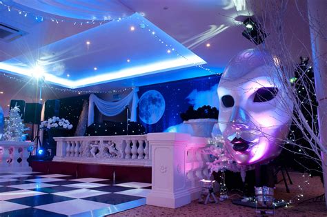 10 Stylish Masquerade Party Ideas For Adults 2024