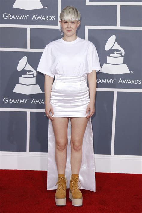 Grammys 2012 Red Carpet: Worst-Dressed Stars of the Night Brought on the Bizarre | IBTimes