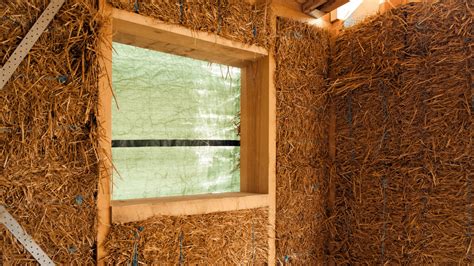 Bulgarian team recognized for its sustainable straw insulation project