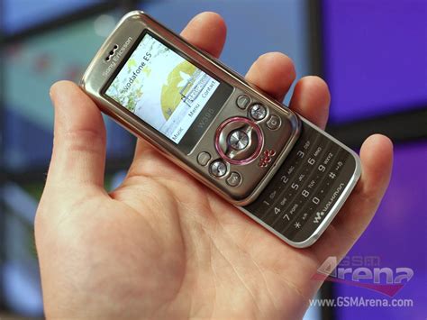 Sony Ericsson W395 pictures, official photos