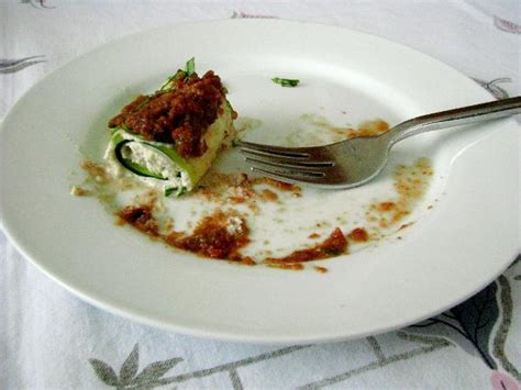 CakeWalk: Raw Vegan Monday: Lasagna Roll-Ups with Raw Marinara