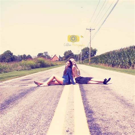 37 Impossibly Fun Best Friend Photography Ideas