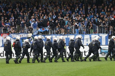 Ausschreitungen der Fans: Stuttgarter Kickers akzeptieren Geldstrafe ...