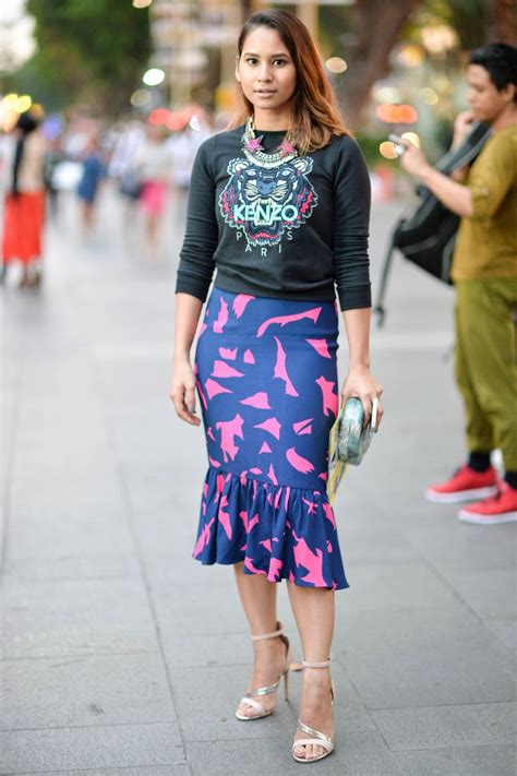 Spotted: Aina goes for the neon look #sgstreetstyle #singapore #singaporefashion Singapore ...