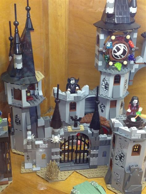 Lego haunted castle | Lego creations, Lego halloween, Lego projects