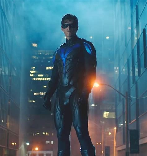 [Film/TV] Here's an enhanced look of the first live action Nightwing in the suit. (Titans ...