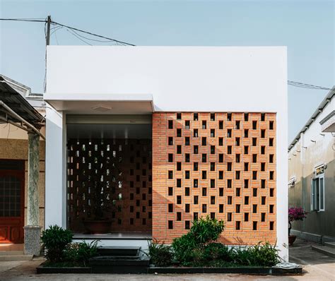 90odesign built this small house with brick walls as a shield of the ...