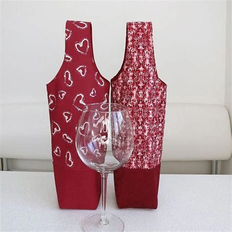 DIY Tutorial and Pattern a Bag for wine. #winebag | Wine bag pattern, Fabric wine bottle bag ...