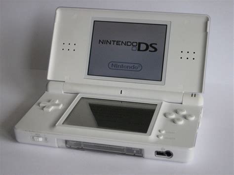 File:Nintendo DS Lite2.jpg - Wikimedia Commons