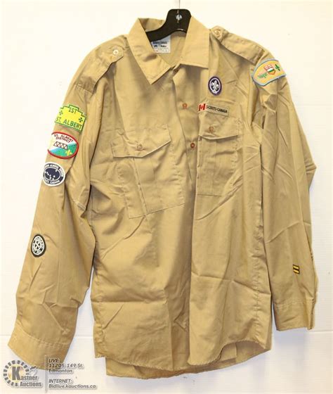 VINTAGE SCOUTS CANADA UNIFORM SHIRT WITH BADGES