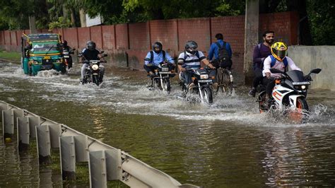 Weather update Delhi likely to receive light rainfall maximum minimum temperature imd alert ...