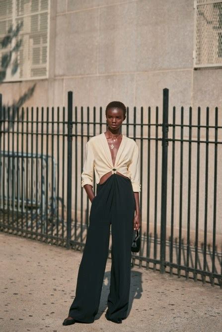 21 Minimalist Fashion Outfit Ideas To Wear Today, Tomorrow & Forever | StyleCaster