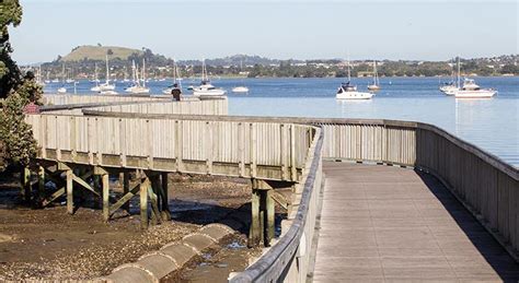 Bucklands Beach Path – beach walks in Auckland