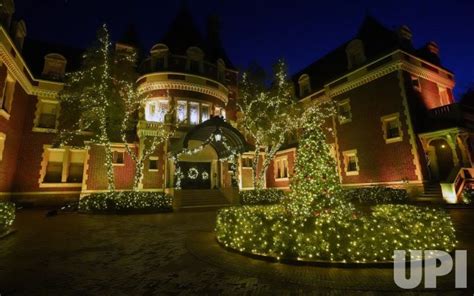 Photo: Christmas Lights Turned On At Grants Farm - SLP2021111802 - UPI.com