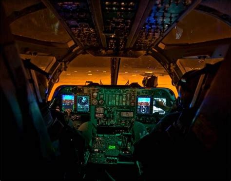 La cabina de un avión bombardero de largo alcance, por dentro ...