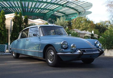 Location Citroën DS 21 pallas 1967 Bleu Monte carlo 1967 Bleu Monte ...