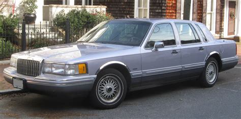 1993 Lincoln Town Car - Information and photos - MOMENTcar