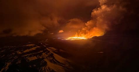 Iceland Volcano Erupts in Plumes of Fire With Little Notice - The New ...