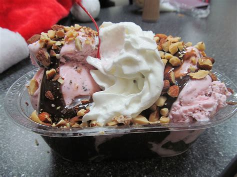 A peppermint-chocolate ice cream sundae at Braum's. I should've gotten mint chocolate chip ...