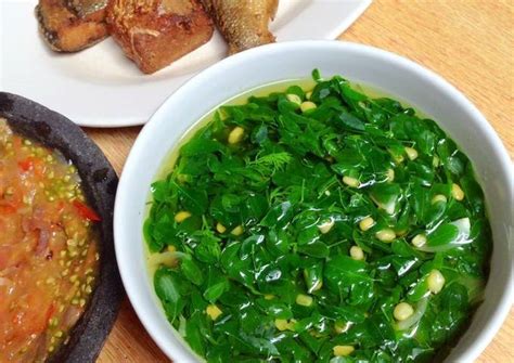 Resep Sayur bening daun kelor oleh husnul - Cookpad