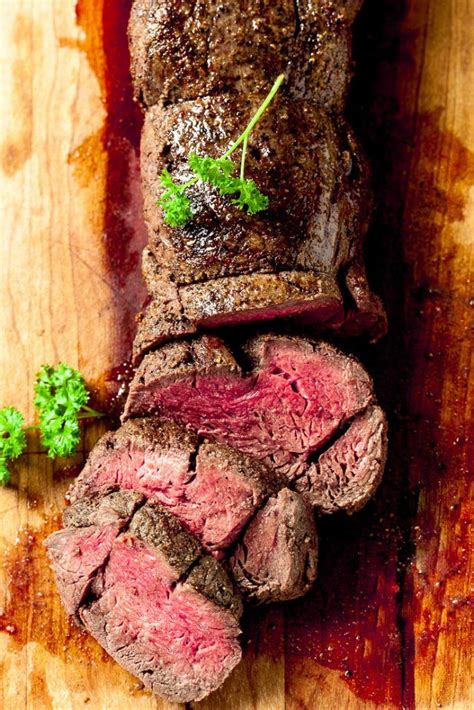 Beef tenderloin roast with garlic wine sauce – Artofit