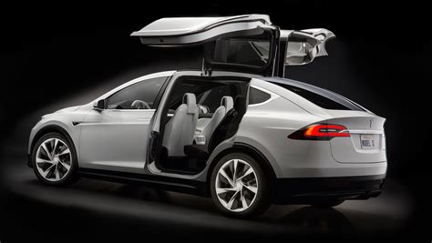 Analyst: Tesla's 'Falcon doors' are delaying SUV