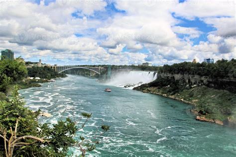 A view of Niagara Falls from the Canadian side 13051326 Stock Photo at ...