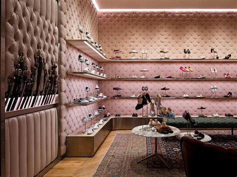 Gucci's dramatically redesigned boutique now open in The Galleria ...