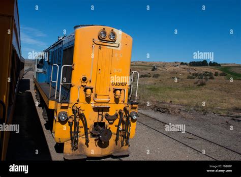 New Zealand, Dunedin, Dunedin Railways Taieri Gorge scenic train. Yellow diesel-electric class ...