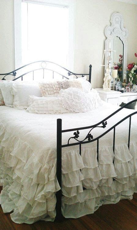 25 Delicate Shabby Chic Bedroom Decor Ideas - Shelterness