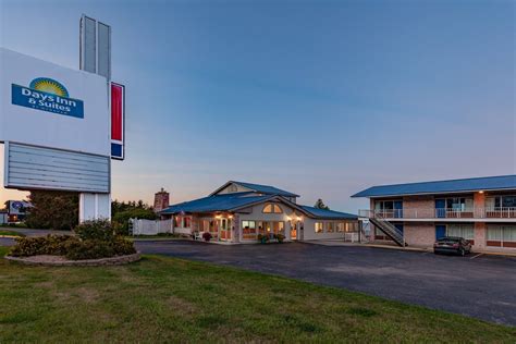 Days Inn & Suites by Wyndham St. Ignace Lakefront | St Ignace, MI Hotels