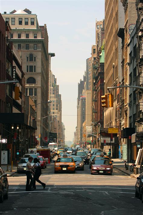 File:30th Street at 5th Avenue - Straße in New York.jpg - Wikimedia Commons