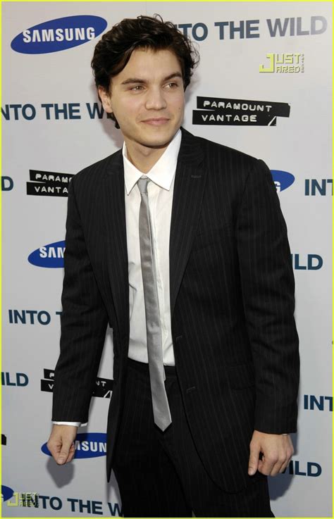 Emile Hirsch - 'Into the Wild' Reviews: Photo 605371 | Photos | Just Jared: Entertainment News