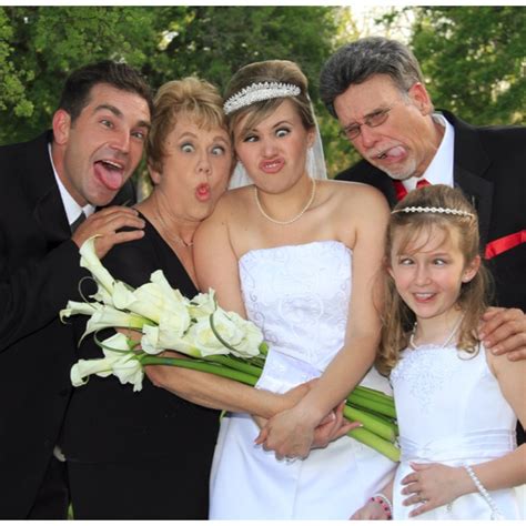 5 Funny Wedding Picture Ideas | eWedding