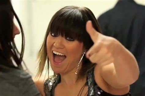 Kelly Clarkson Shares Behind the Scenes Footage of Stronger Tour