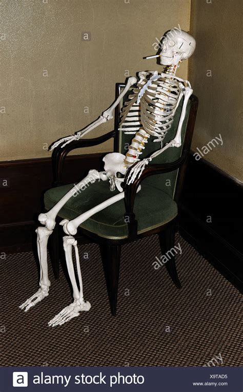 Skeleton Sitting Chair Stock Photos & Skeleton Sitting Chair Stock Images - Alamy