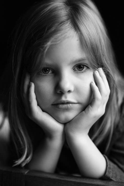 natural light child portrait - black and white child portrait taken in natural window light ...