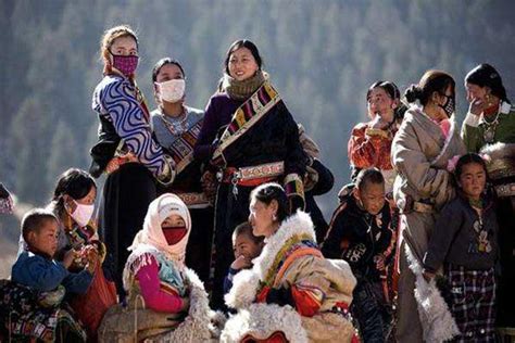 Tibetan Robe-Tibetan's Traditional Clothes