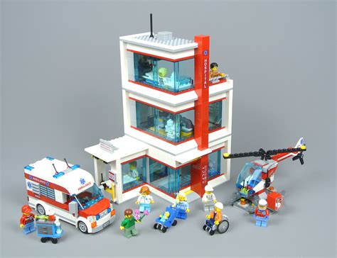 LEGO 60204 City Hospital review | Brickset