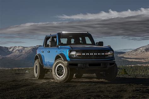 2023 Ford Bronco vs Toyota 4Runner