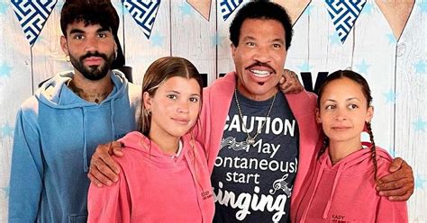 Lionel Richie Is a Proud Dad and Grandfather — Meet His Famous Family! - TrendRadars