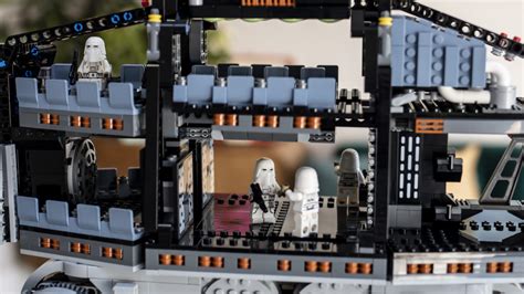 LEGO Ultimate Collector Series 75313 AT-AT - 10 Easter eggs