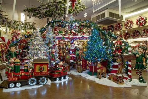 The Biggest And Best Christmas Store In Texas: Decorator's Warehouse in Arlington | Christmas ...