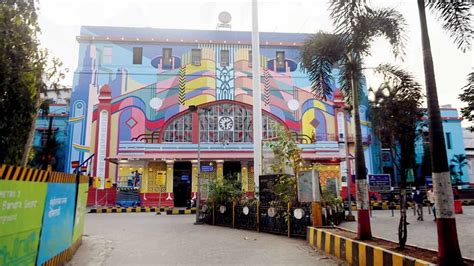 Mixed response to painting of Mumbai Central railway station’s facade