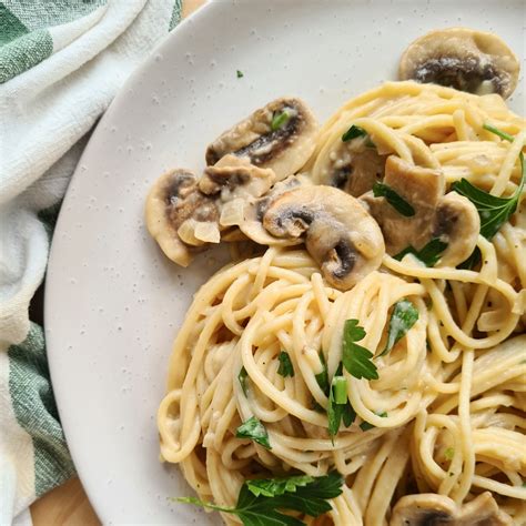 Creamy Mushroom Pasta (no cream!) - Casually Peckish