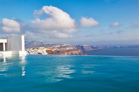 5 best infinity pools in Santorini [2024 UPDATE]