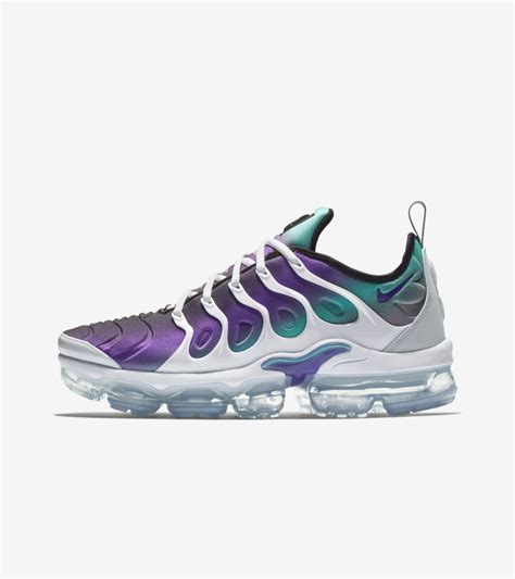 Nike Air Vapormax Plus 'White and Fierce Purple' Release Date. Nike SNKRS