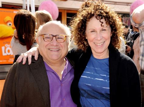 Danny DeVito 2024: Wife, net worth, tattoos, smoking & body facts - Taddlr