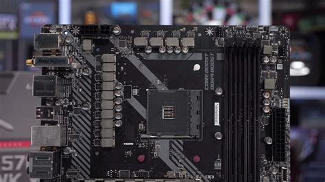 MSI X570 Tomahawk Motherboard Review Photo Gallery - TechSpot